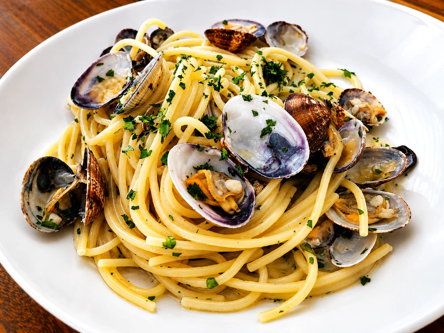 Spaghetti alle vongole serviti da OBLO'