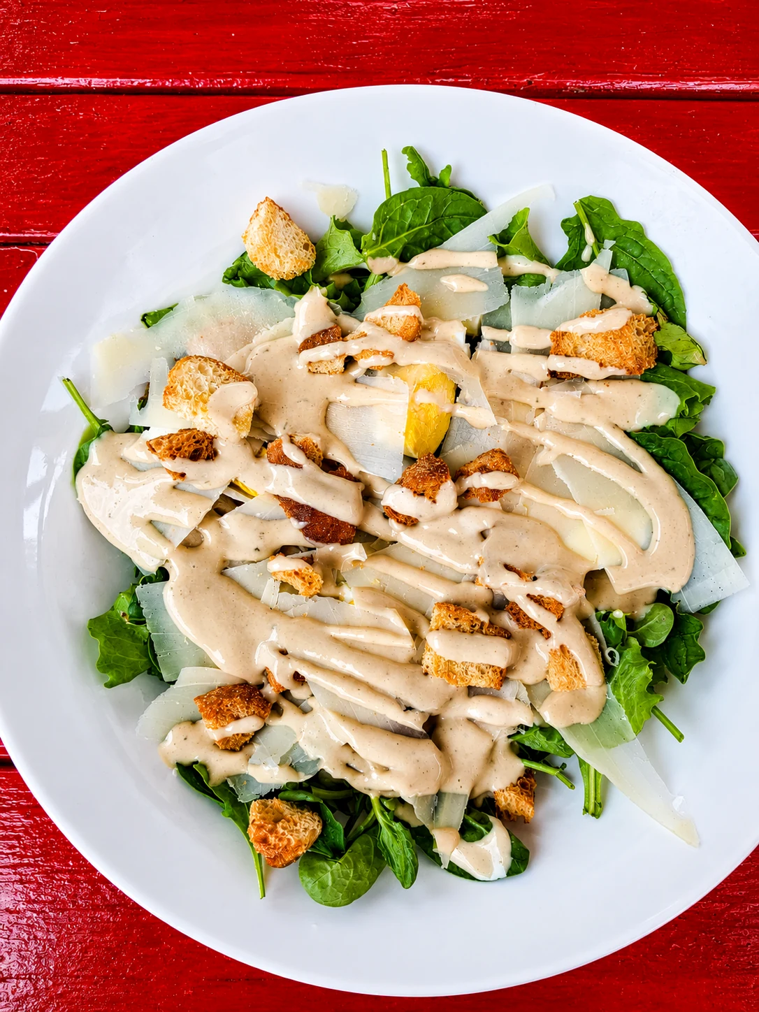 Insalata con scaglie di formaggio servita da OBLO'